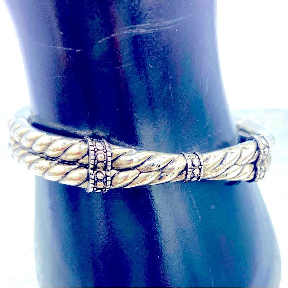 Vintage Oval Silver Tone Hinged Bracelet With Textured Rope Deign Sz 6 1/2”